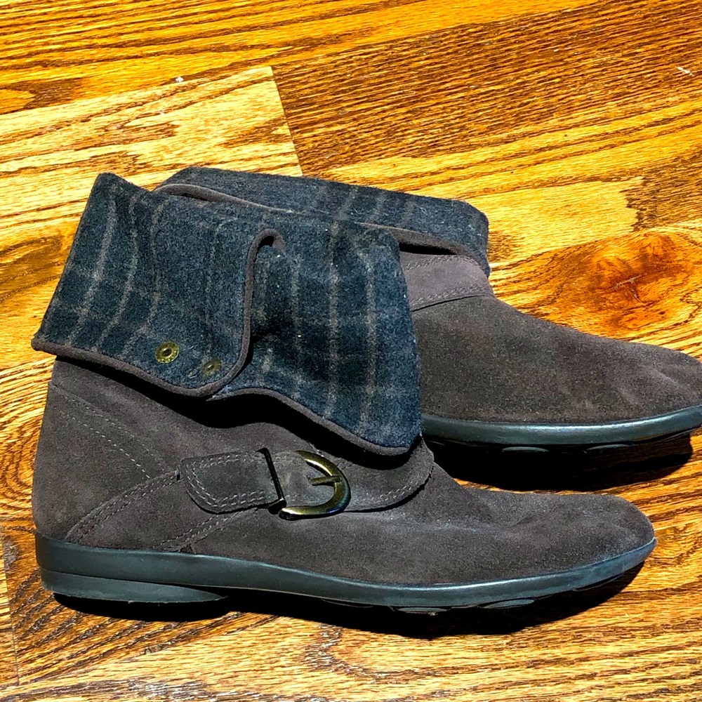Almost new brown boots